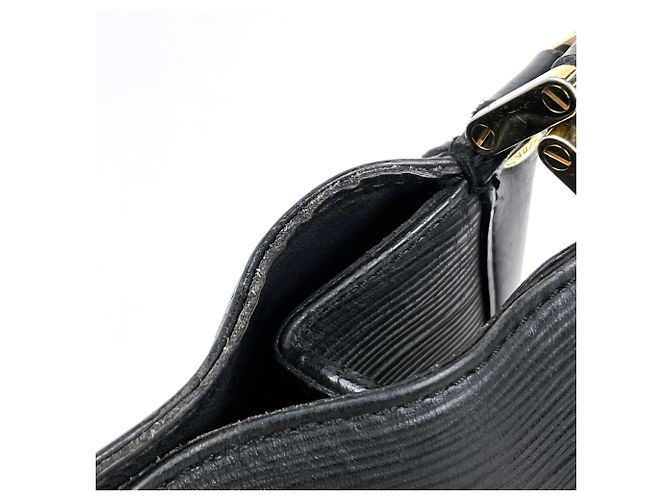 Louis Vuitton Mandala MM Shoulder Bag - view 9