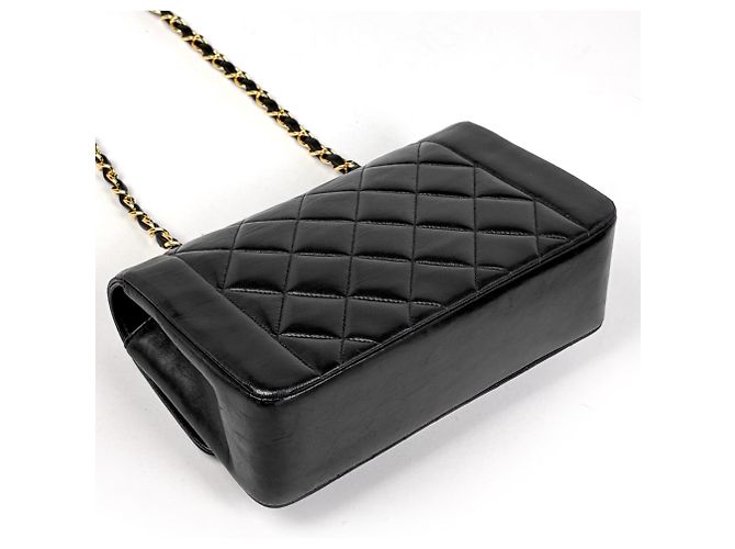 Chanel Diana Matelassé Schultertasche - Ansicht 2