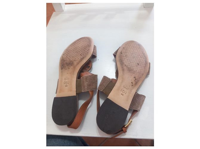 Sandali Tory Burch in camoscio marrone con logo dorato - vista 5