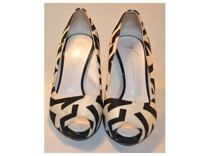 Giuseppe Zanotti Décolleté Geometriche Bianco e Nero - vista 3