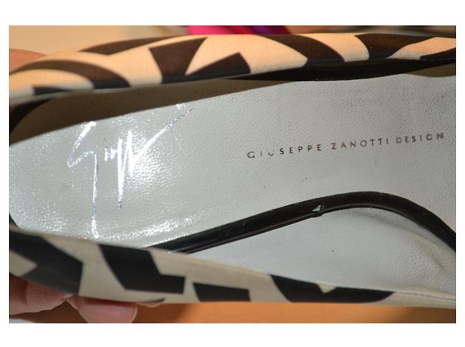 Giuseppe Zanotti Décolleté Geometriche Bianco e Nero - vista 8