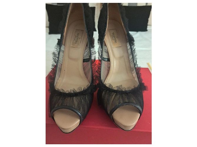 Décolleté Valentino peep-toe in pizzo nero - vista 2