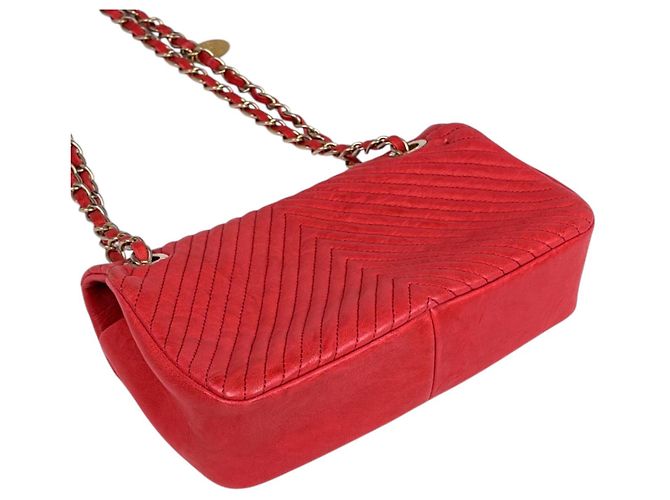 Chanel Schultertasche aus rotem Leder - Ansicht 2