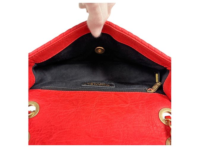 Chanel Schultertasche aus rotem Leder - Ansicht 8