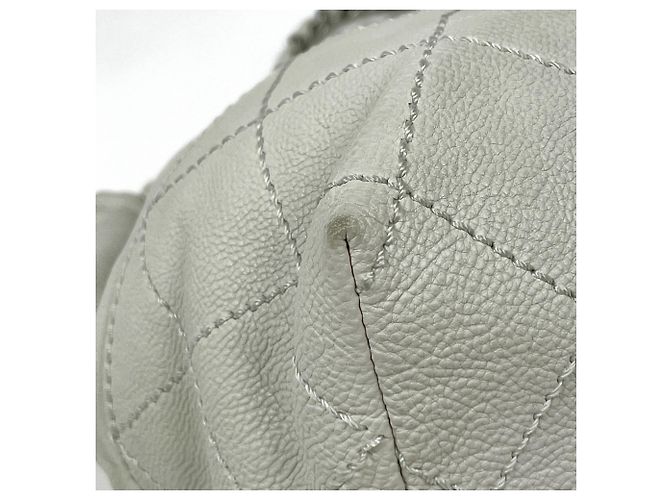 Chanel Schultertasche aus Leder in Elfenbein - Ansicht 3