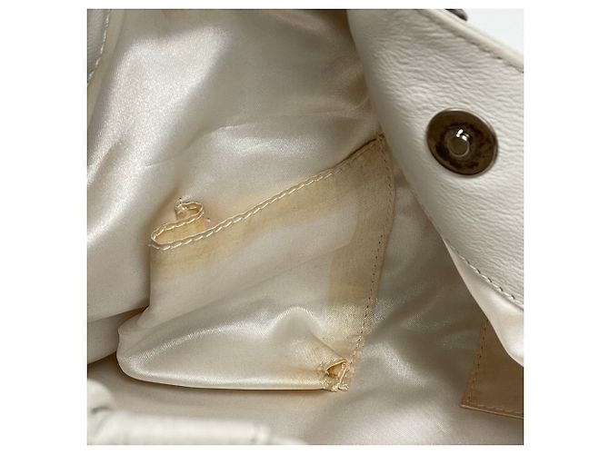 Chanel Schultertasche aus Leder in Elfenbein - Ansicht 7