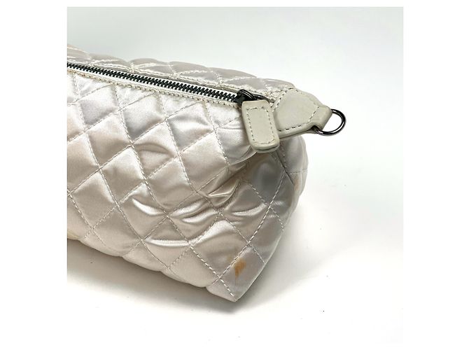 Chanel Schultertasche aus Leder in Elfenbein - Ansicht 9