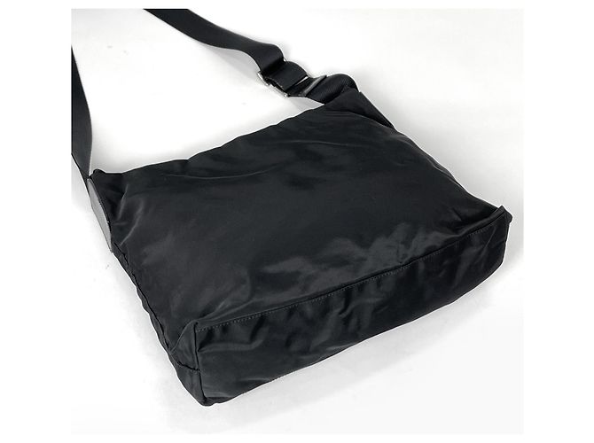 Prada Schultertasche aus Nylon und Leder - Ansicht 2