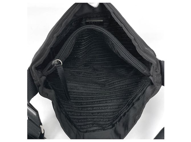 Prada Schultertasche aus Nylon und Leder - Ansicht 6