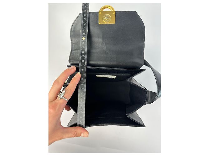 Vintage Givenchy strukturierte Lederhandtasche mit oberem Griff Späte 1970s Black - Ansicht 11