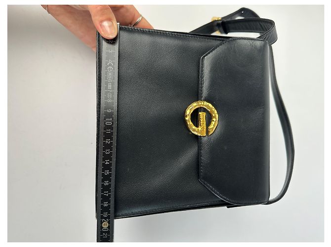 Vintage Givenchy strukturierte Lederhandtasche mit oberem Griff Späte 1970s Black - Ansicht 7