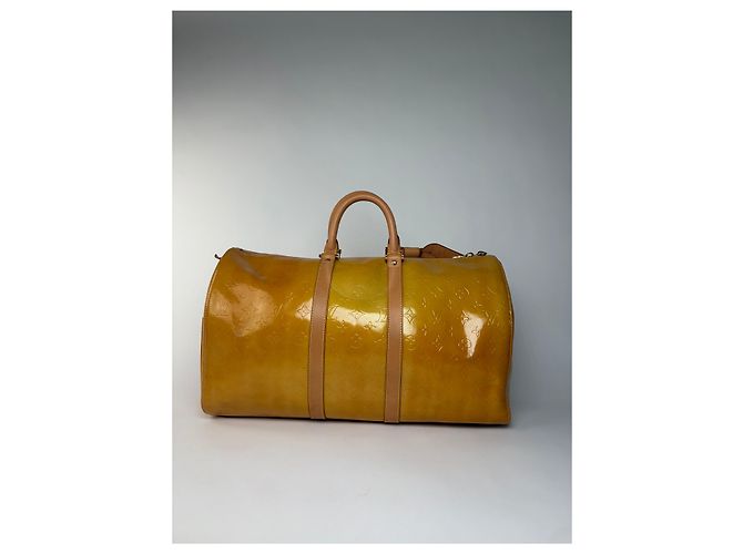 Vintage Louis Vuitton Monogram Monogram Vernis Keepall Bandoulière 55 c. 1998 Yellow - vista 10