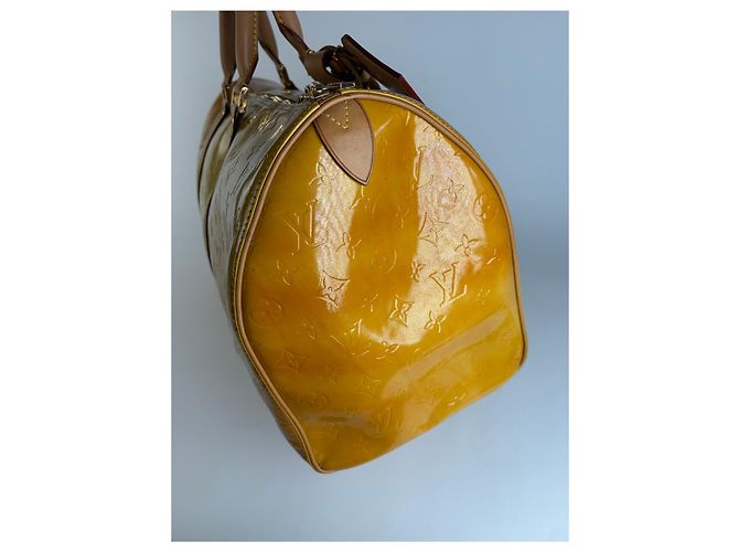 Vintage Louis Vuitton Monogram Monogram Vernis Keepall Bandoulière 55 c. 1998 Yellow - vista 11