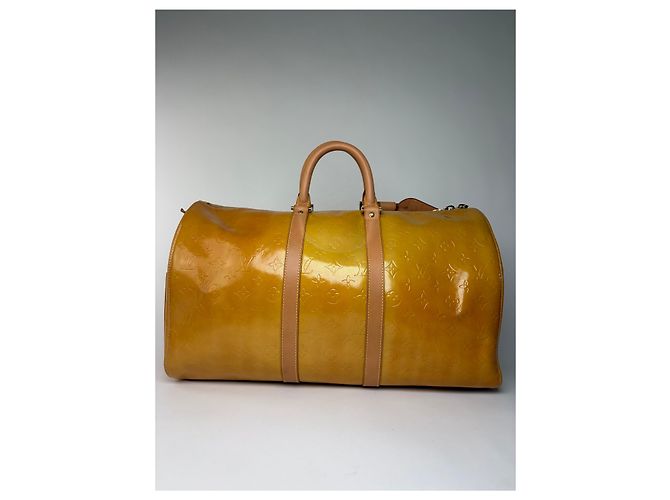 Vintage Louis Vuitton Monogram Monogram Vernis Keepall Bandoulière 55 c. 1998 Yellow - vista 2