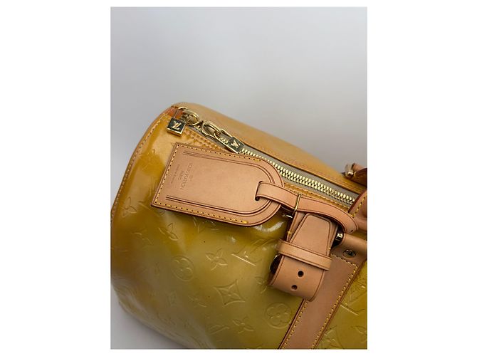 Vintage Louis Vuitton Monogram Monogram Vernis Keepall Bandoulière 55 c. 1998 Yellow - vista 9