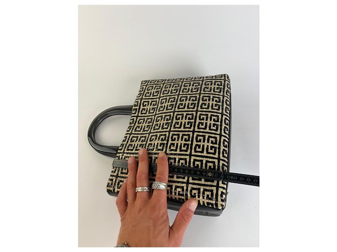 Vintage Givenchy 4G gewebte Canvas Handtasche Ende der 1990er Black Beige - Ansicht 12