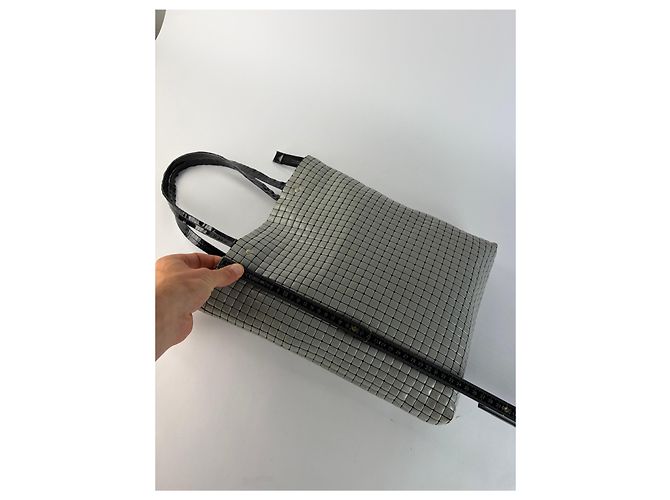 Vintage Issey Miyake Strukturierte Gummierte Tote Hellgrau Schwarz - Ansicht 10