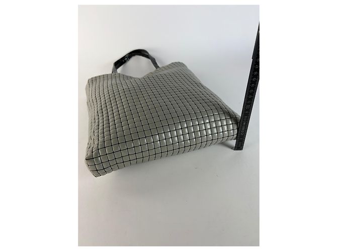 Vintage Issey Miyake Strukturierte Gummierte Tote Hellgrau Schwarz - Ansicht 11