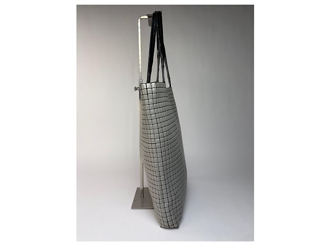 Vintage Issey Miyake Strukturierte Gummierte Tote Hellgrau Schwarz - Ansicht 6