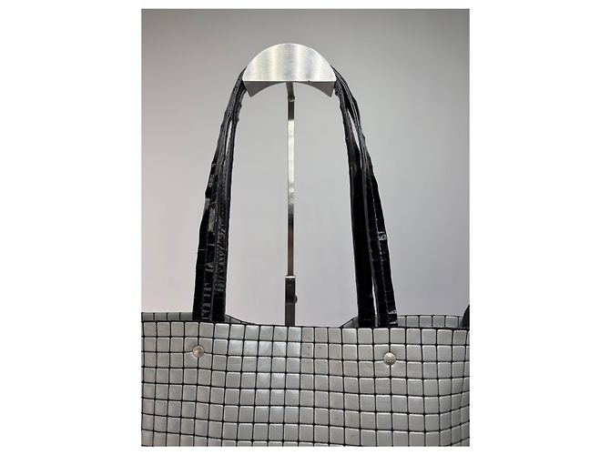 Vintage Issey Miyake Strukturierte Gummierte Tote Hellgrau Schwarz - Ansicht 7
