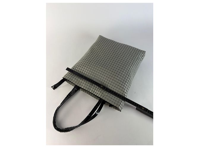 Vintage Issey Miyake Strukturierte Gummierte Tote Hellgrau Schwarz - Ansicht 9