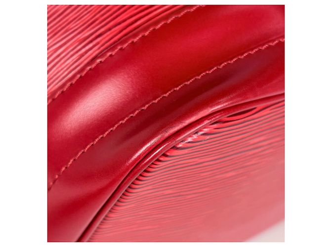Borsa a tracolla Louis Vuitton Noe in Castilian Red - vista 3