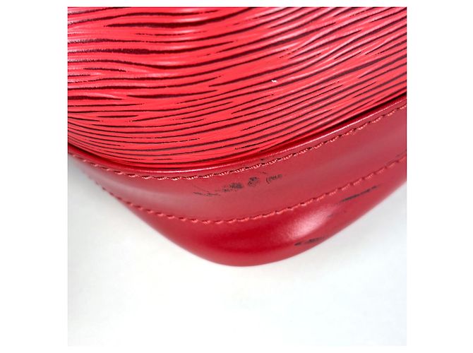 Borsa a tracolla Louis Vuitton Noe in Castilian Red - vista 4