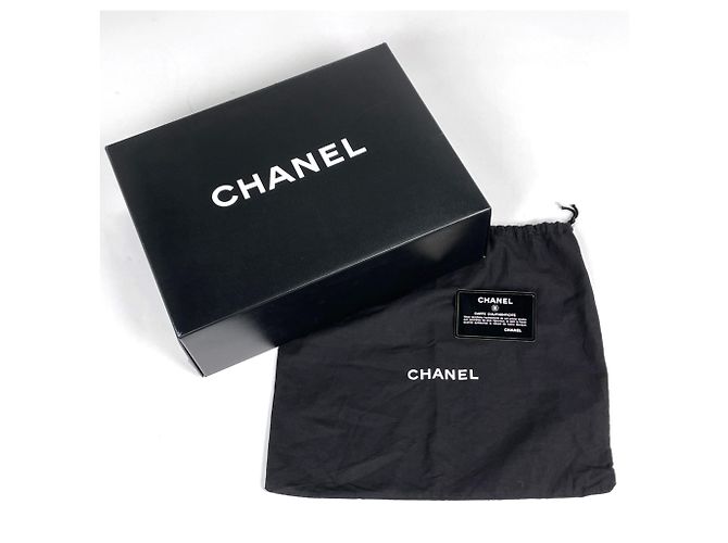 Chanel Schultertasche aus schwarzem Leder - Ansicht 10