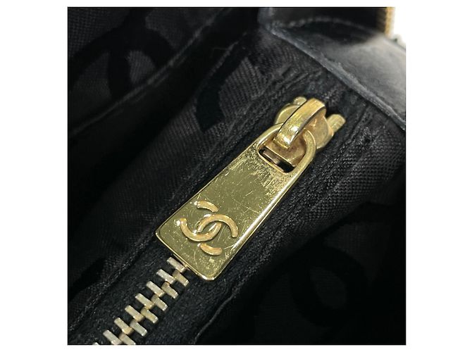 Chanel Schultertasche aus schwarzem Leder - Ansicht 8