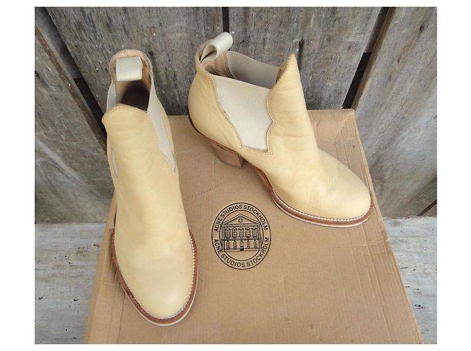 Acne Studios Botines Star de cuero beige con tacón - vista 3