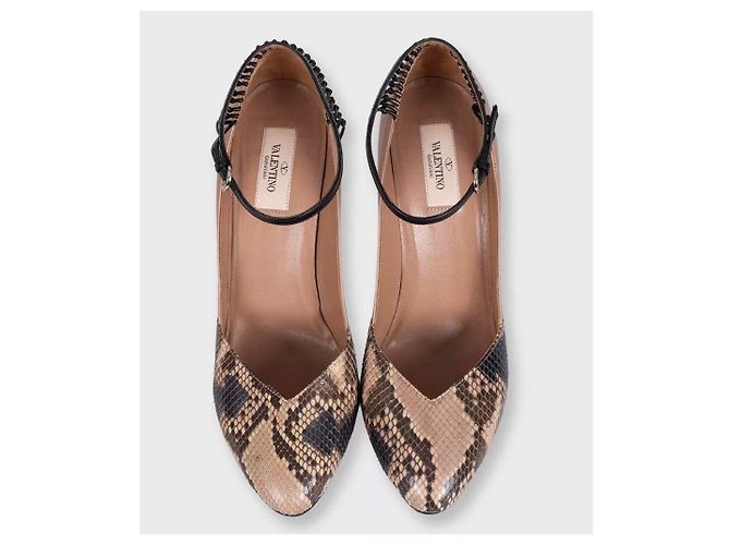 Décolleté Valentino in pelle beige Stiletto EU 40 usate - vista 2