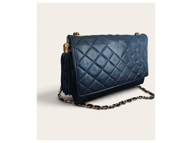 Borsa a tracolla Chanel in pelle trapuntata blu navy - vista 2