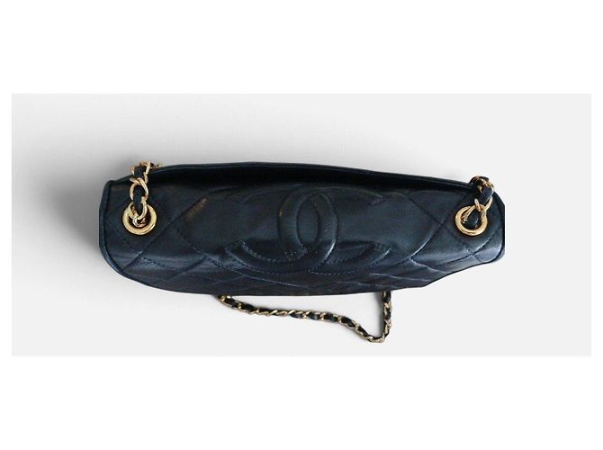 Borsa a tracolla Chanel in pelle trapuntata blu navy - vista 3