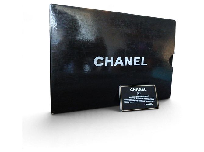 Borsa a tracolla Chanel in pelle trapuntata blu navy - vista 7