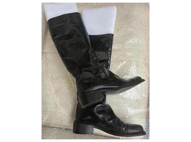Prada Schwarze Lederstiefel Flach - Ansicht 2