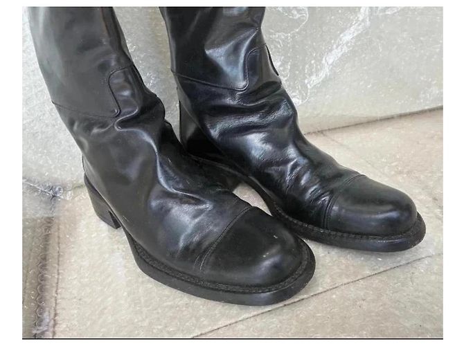 Prada Schwarze Lederstiefel Flach - Ansicht 4