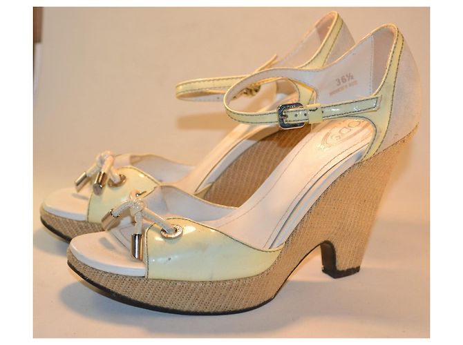 Tod's Sandali con zeppa in pelle e camoscio giallo pallido - vista 2