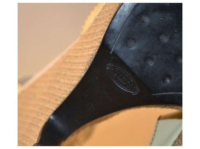 Tod's Sandali con zeppa in pelle e camoscio giallo pallido - vista 6