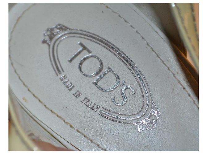 Tod's Sandali con zeppa in pelle e camoscio giallo pallido - vista 8