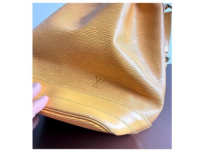 Noe Louis Vuitton Noé GM Borsa a tracolla pelle Epi gialla - vista 12