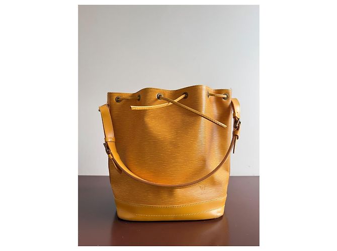 Noe Louis Vuitton Noé GM Borsa a tracolla pelle Epi gialla - vista 16