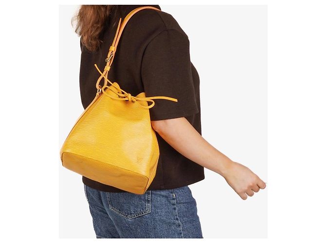 Noe Louis Vuitton Noé GM Borsa a tracolla pelle Epi gialla - vista 17