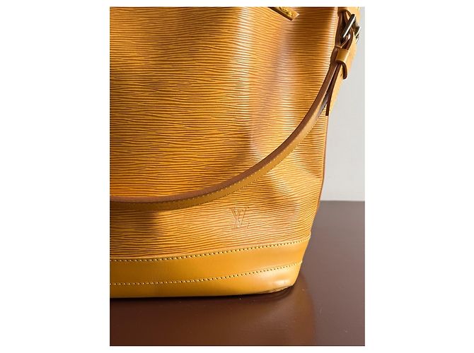 Noe Louis Vuitton Noé GM Borsa a tracolla pelle Epi gialla - vista 2