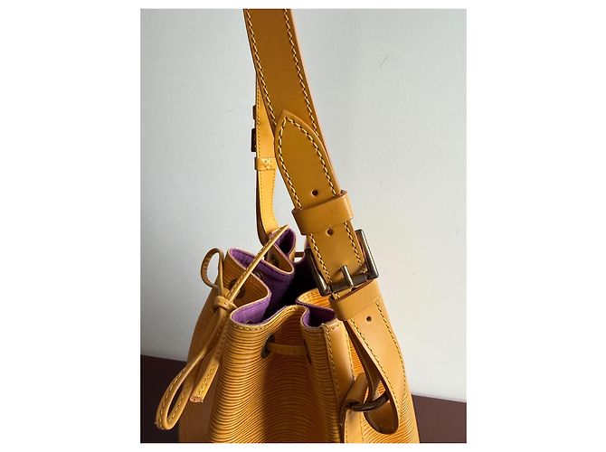 Noe Louis Vuitton Noé GM Borsa a tracolla pelle Epi gialla - vista 4