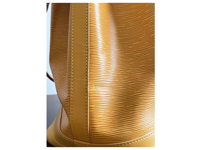 Noe Louis Vuitton Noé GM Borsa a tracolla pelle Epi gialla - vista 5