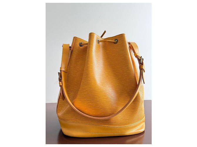 Noe Louis Vuitton Noé GM Borsa a tracolla pelle Epi gialla - vista 6