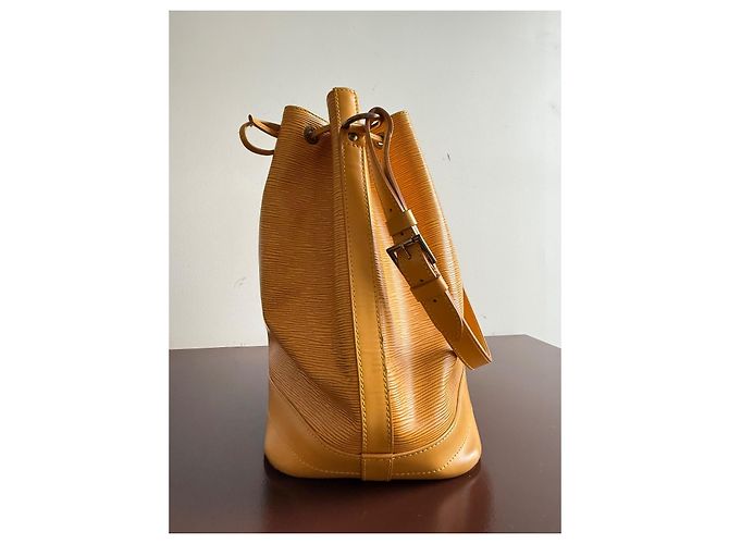 Noe Louis Vuitton Noé GM Borsa a tracolla pelle Epi gialla - vista 8