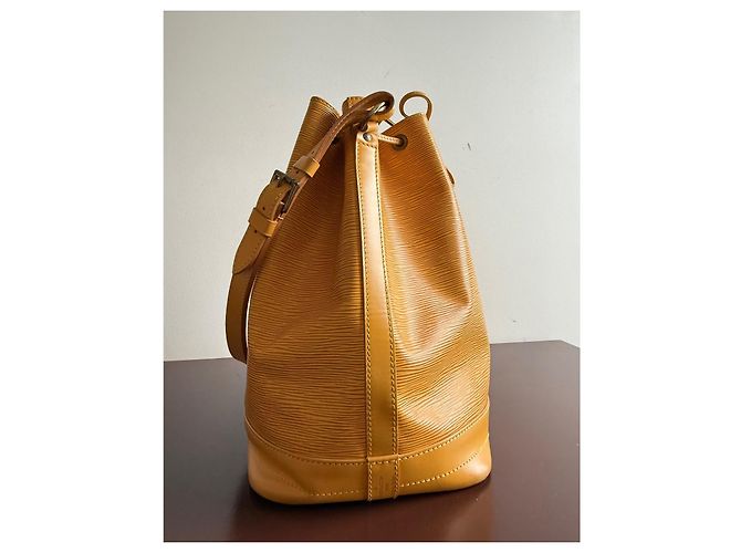 Noe Louis Vuitton Noé GM Borsa a tracolla pelle Epi gialla - vista 9