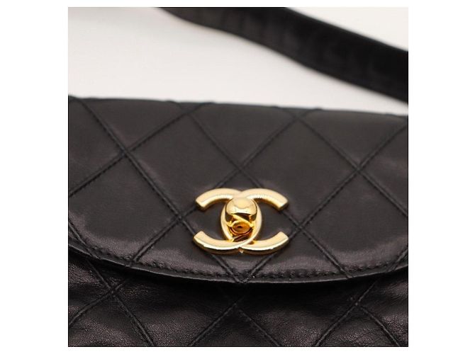 Chanel Gürteltasche aus gestepptem Leder in Schwarz - Ansicht 6