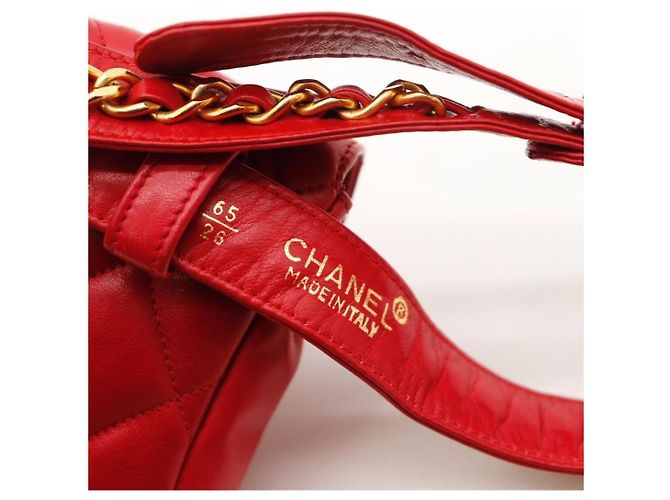 Chanel Gürteltasche aus rotem Steppleder - Ansicht 10